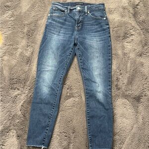Lucky Brand Medium Blue Cropped Jeans 6/28